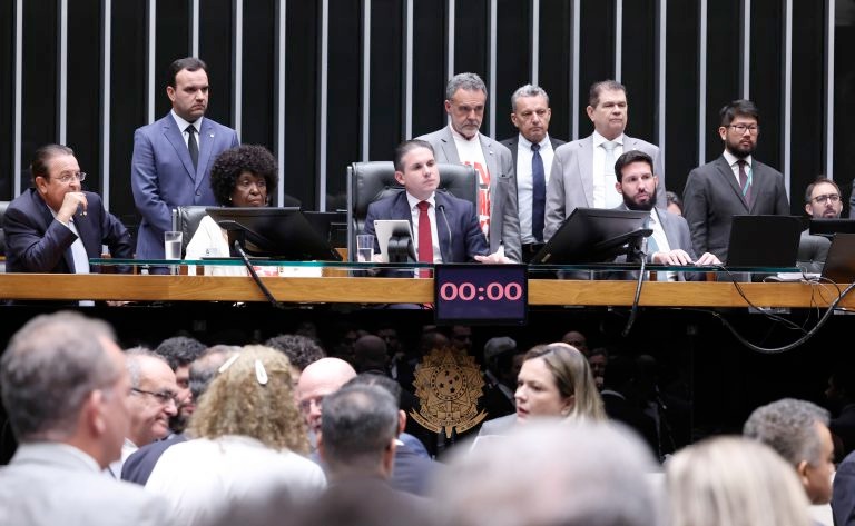 camara-aprova-em-dois-turnos-fim-da-escala-6×1-com-jornada-maxima-de-40-horas-semanais