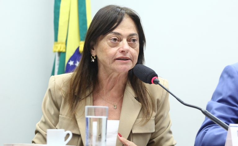Câmara discute direito ao uso de nome religioso no serviço público