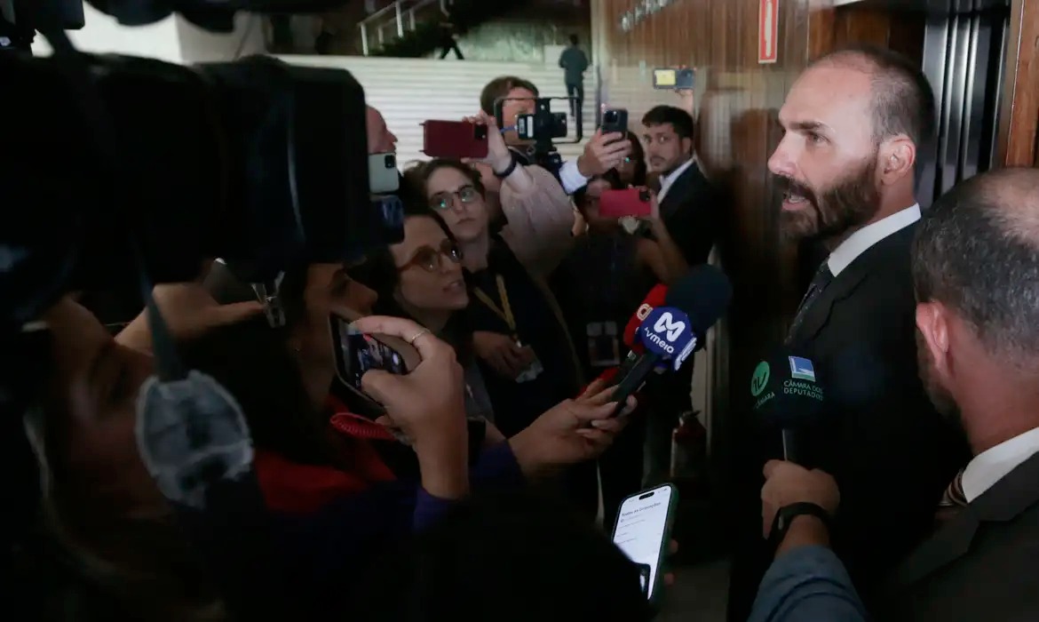 supremo-condena-eduardo-bolsonaro-a-inelegibilidade-e-a-4-anos-de-prisao