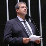 PL estabelece Política...