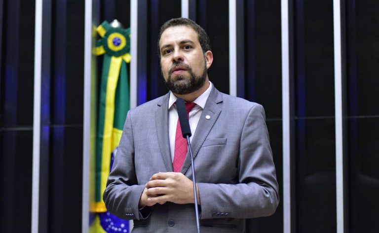 Boulos quer detalhe de composição do preço dos combustíveis na nota fiscal