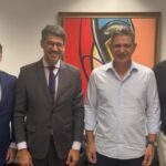 Sindilegis reúne-se com...